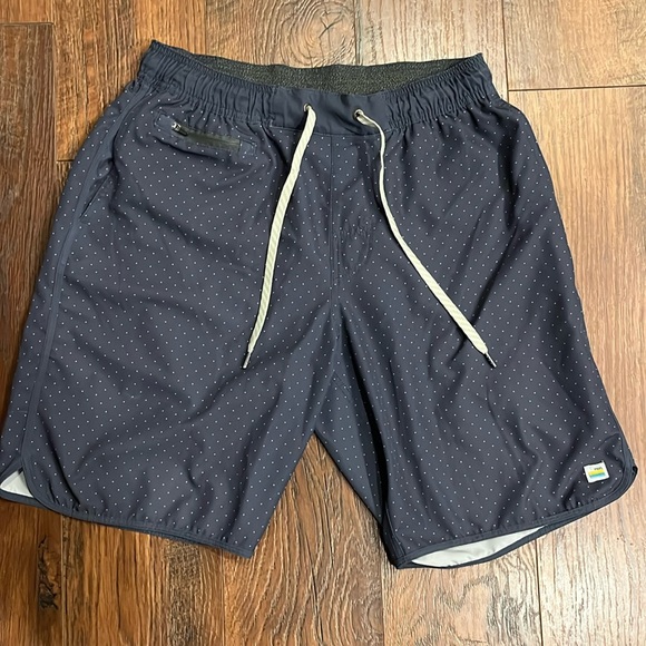 Vuori Banks shorts - Picture 1 of 3